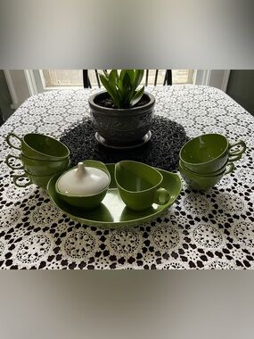 Vintage Oneida Premier
Melmac Melamine Retro Olive Green Teacup Set